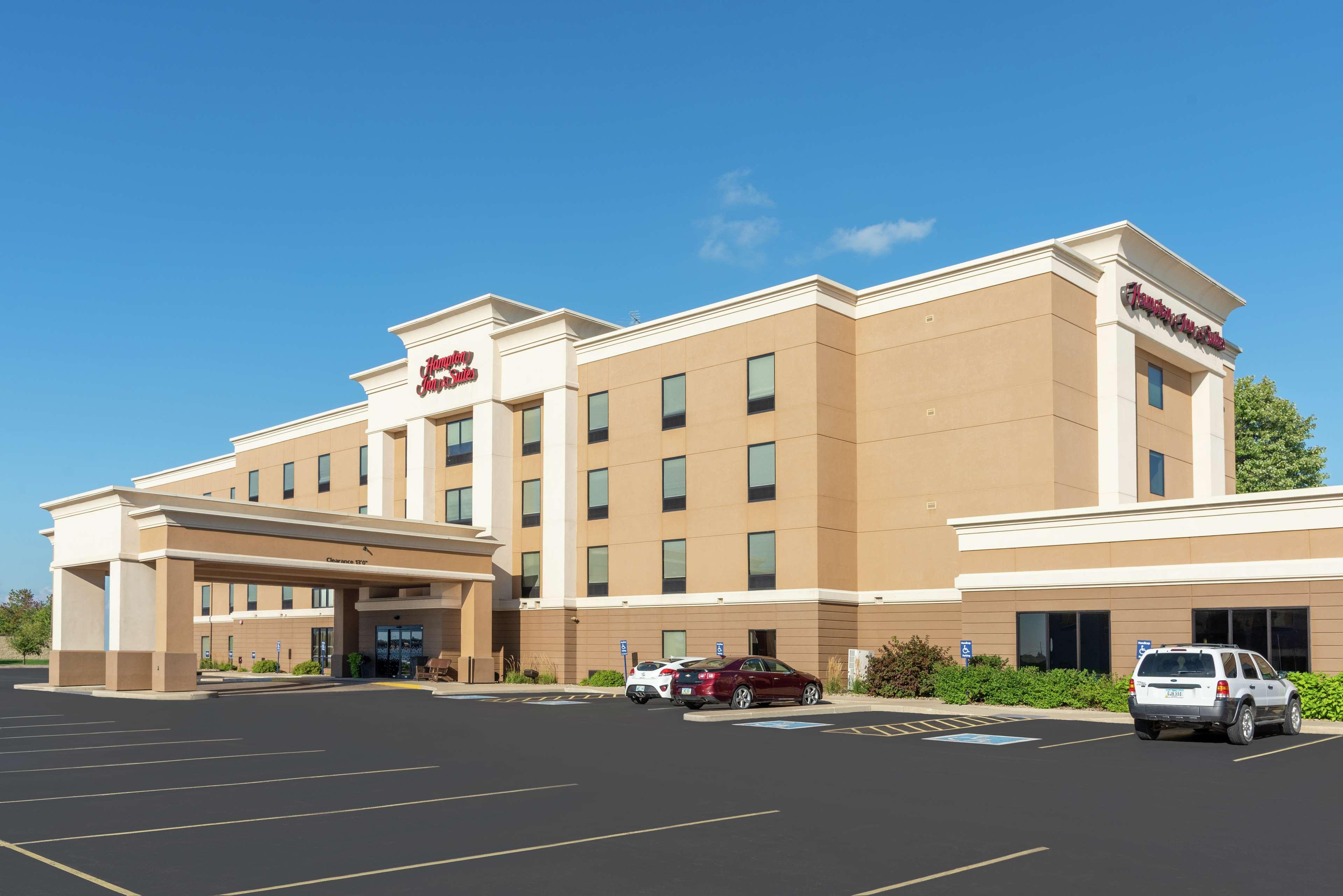 Hampton Inn & Suites Marshalltown Exterior photo